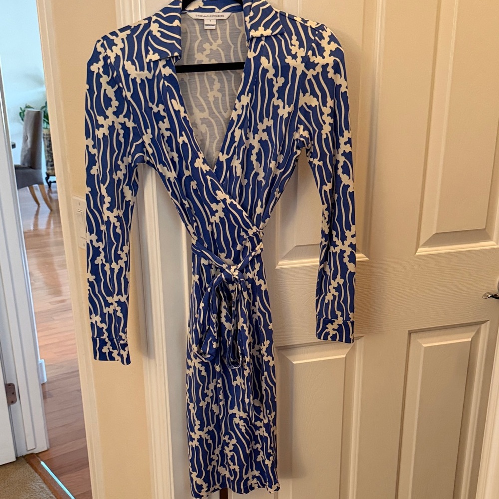 Diane Von Furstenberg Blue and Cream Long Sleeve Dress
